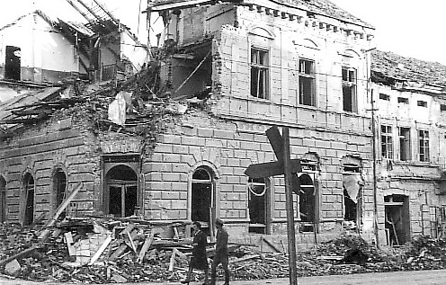 Poljokanova trgovina nakon bombardovanja, 1944. godine 