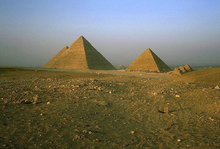 piramide.jpg (97122 bytes)