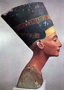 nefertiti2.jpg (11259 bytes)