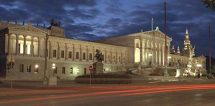 1-parlament.jpg (25461 bytes)