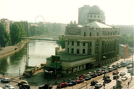 urania.jpg (30944 bytes)