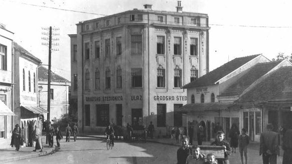 Baumova palata, palata jednog bogatog jevrejskog trgovca naziv dobila tek u Jugoslaviji), nalazila se izmedu današnjeg hotela Palas i slasticane Vesna