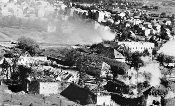 Avionski snimak nakon bombardovanja Kastela, 26. i 27. septembra 1944. 