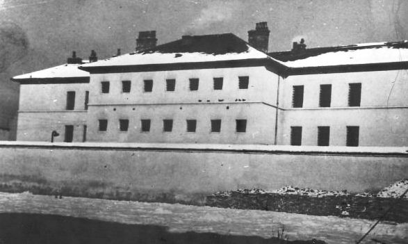 Crna kuca, odnosno Okružni zatvor, nalazio se na mjestu današnjeg Centra javne bezbjednosti