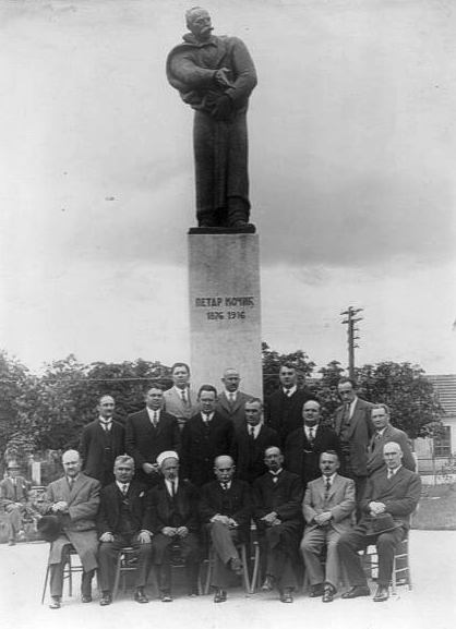 Spomenik Petru Kocicu u Gradskom parku, rad vajara Antuna Augustincica i Ivana Radauša; otkriven 6. novembra 1932. godine