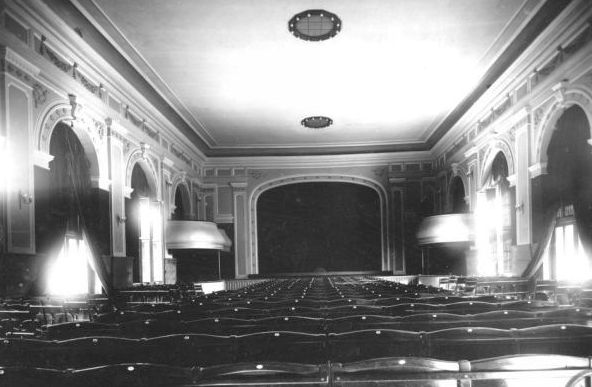 Dom kralja Petra Velikog Oslobodioca (Narodno pozorište), izgradjeno1934. godine. Enterijer