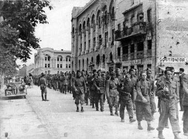 Jedinice Narodnooslobodilacke vojske ulaze u Banjaluku, 22. april 1945. godine 